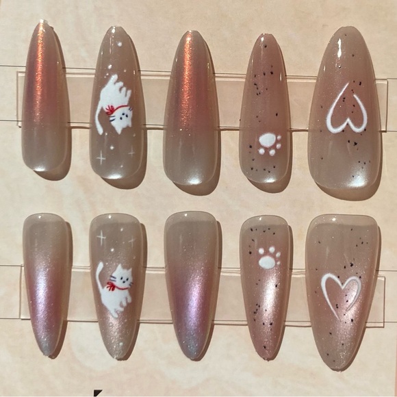 [M] 🐱🐈🐾🤍💅 10Pcs Wearable Reusable Press on Nails Long Oval White Cat Heart Paws - Picture 2 of 6